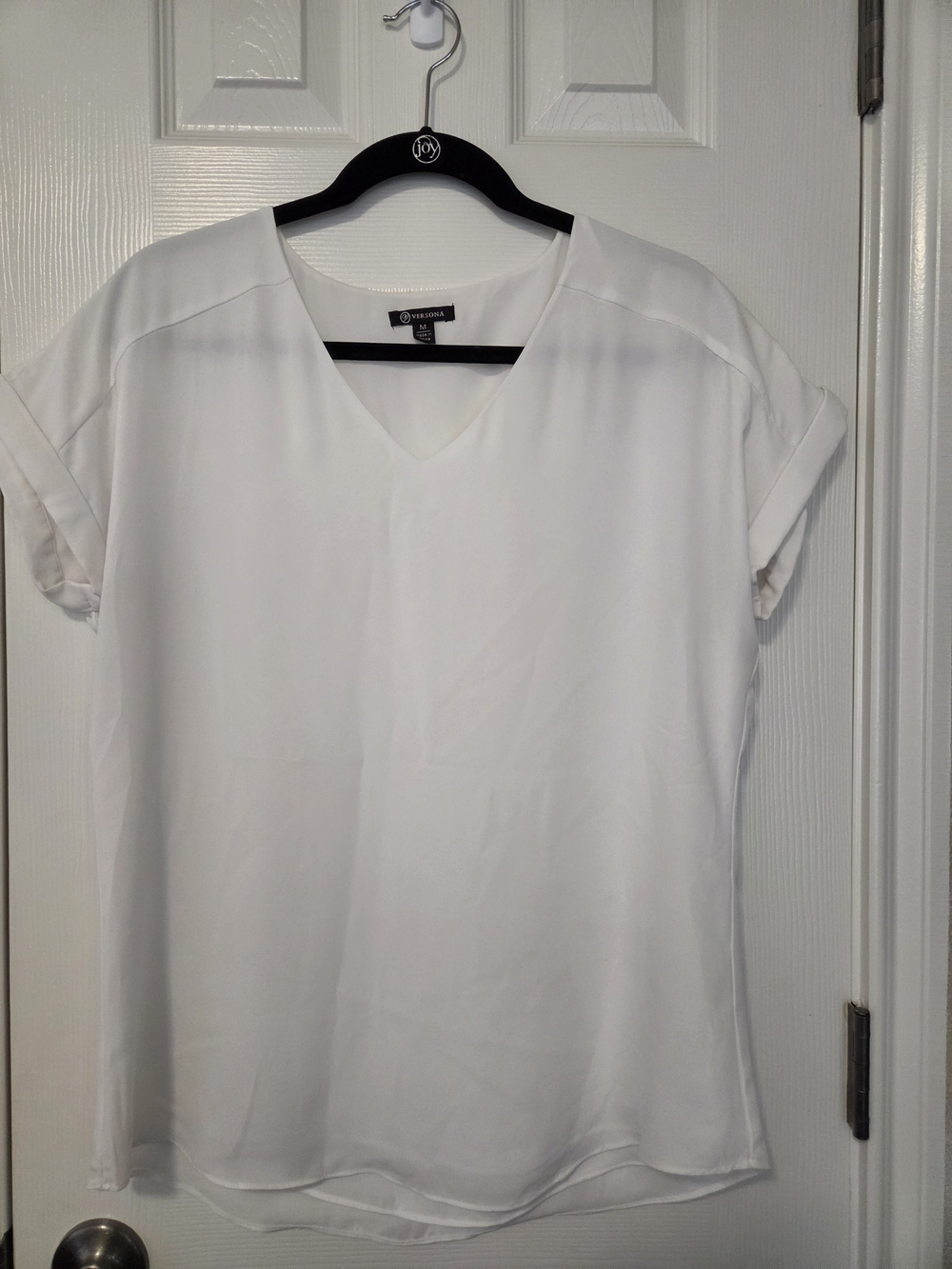 Versona white V-neck short sleeve Blouse.